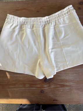 Peloton lululemon athletica Ivory Softstreme Performance Shorts